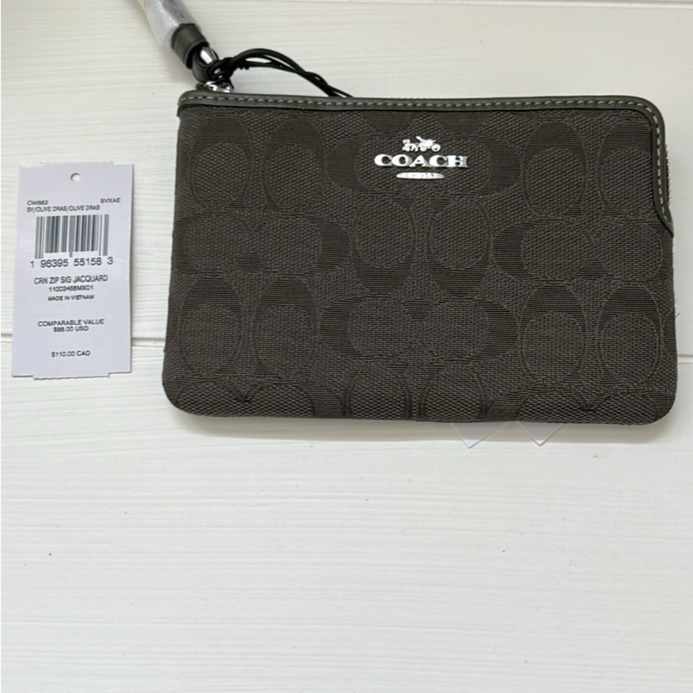 NWT Coach Olive Wristlet